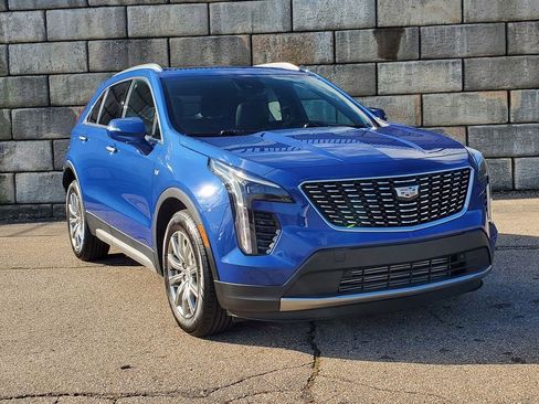 Certified 2023 Cadillac XT4 Premium Luxury w/ Cold Weather Package AWD/4WD image 7