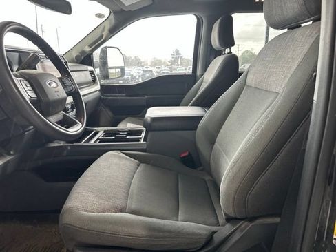 Used 2024 Ford F250 XLT w/ Black Appearance Package AWD/4WD image 16
