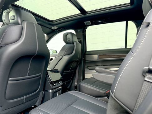 New 2026 Cadillac Vistiq Sport w/ LPO, Floor Liner Package image 38