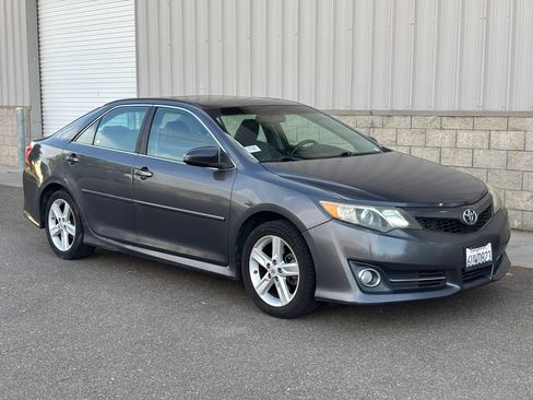 Used 2012 Toyota Camry SE w/ Leather Pkg FWD image 1