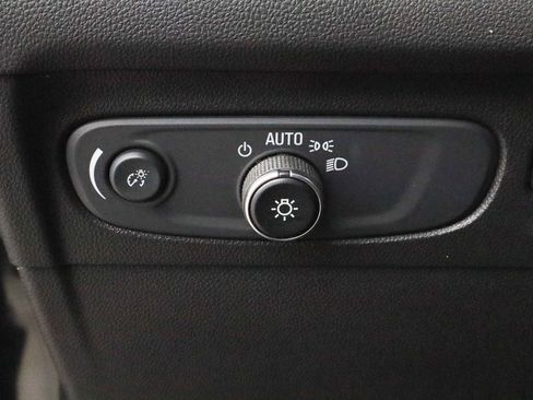 Used 2021 Buick Envision Essence w/ Technology Package I image 17