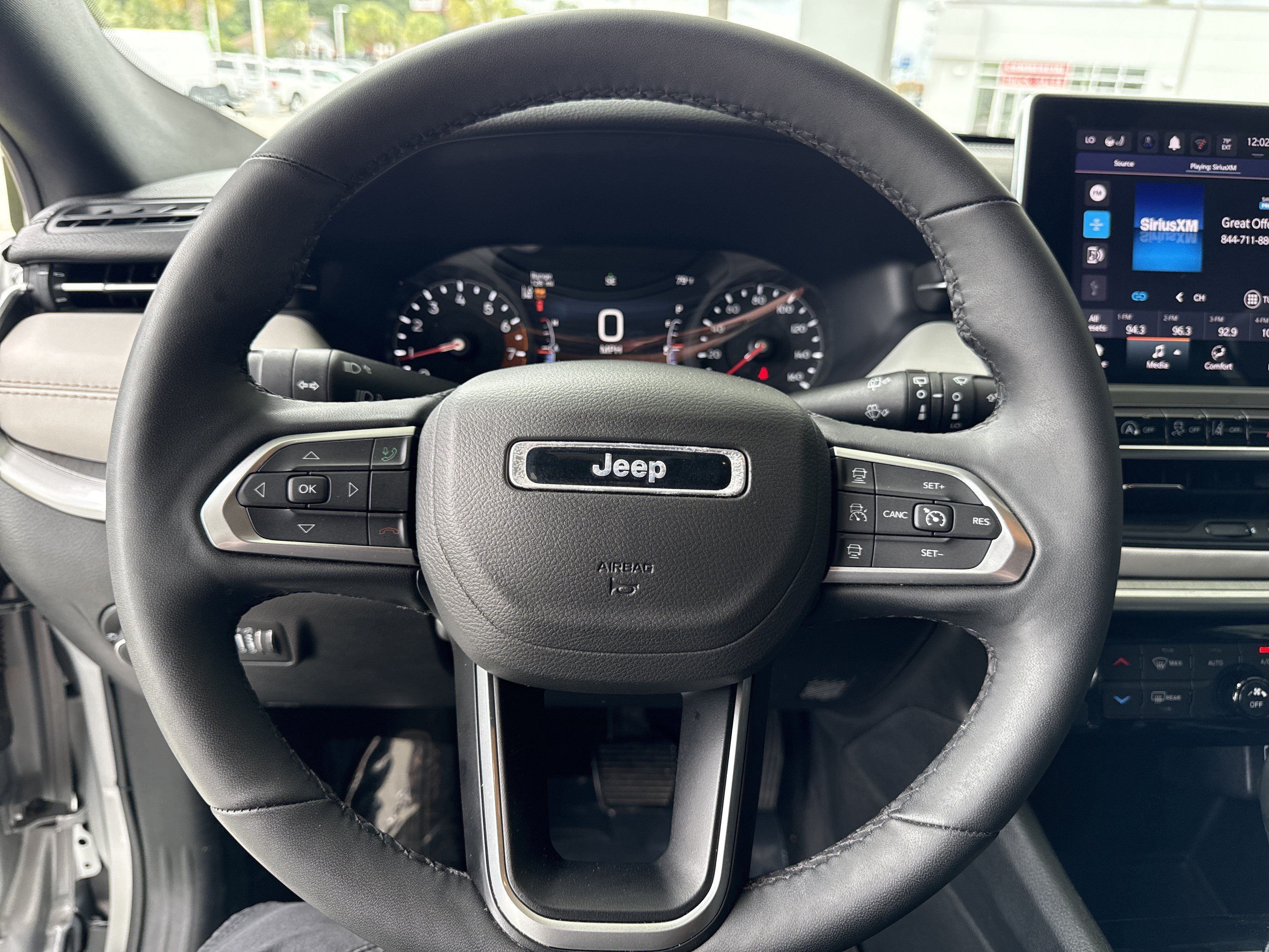 Used 2025 Jeep Compass Limited AWD/4WD image 17