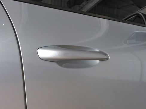 Used 2018 Porsche Macan Sport Edition image 42