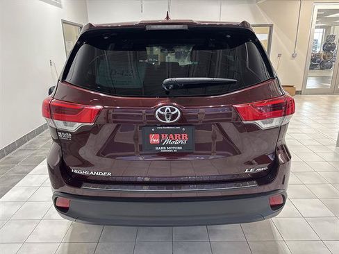 Used 2019 Toyota Highlander Plus AWD/4WD image 3