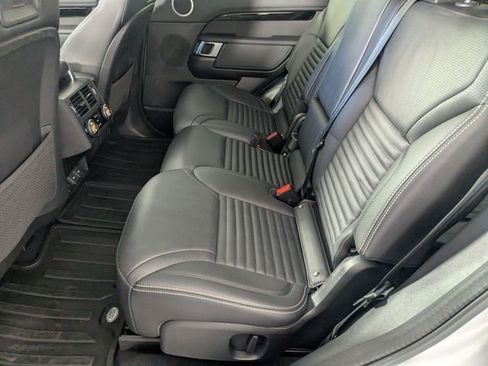 Used 2023 Land Rover Discovery S image 27