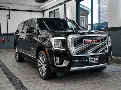 Used 2022 GMC Yukon XL Denali AWD/4WD image 2