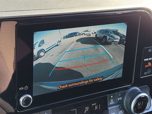 Certified 2023 Toyota Highlander LE image 17