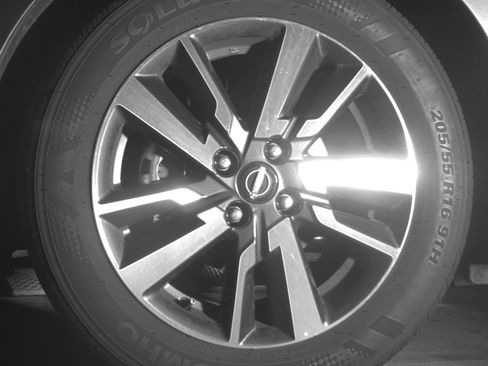 Used 2025 Nissan Versa SV image 12