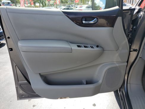 Used 2016 Nissan Quest SV image 13