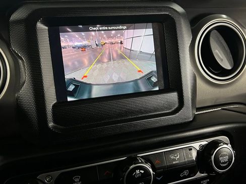 Used 2023 Jeep Gladiator Willys image 19