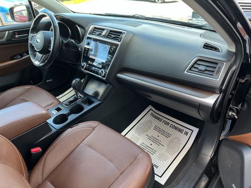 Used 2018 Subaru Outback 3.6R Touring AWD/4WD image 19