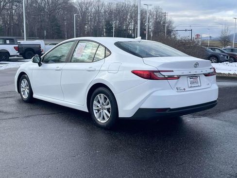 Used 2025 Toyota Camry LE image 3