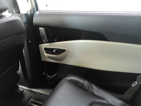 Used 2024 Kia Carnival EX FWD image 36
