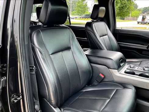 Used 2019 Ford Expedition XLT w/ Equipment Group 201A AWD/4WD image 27