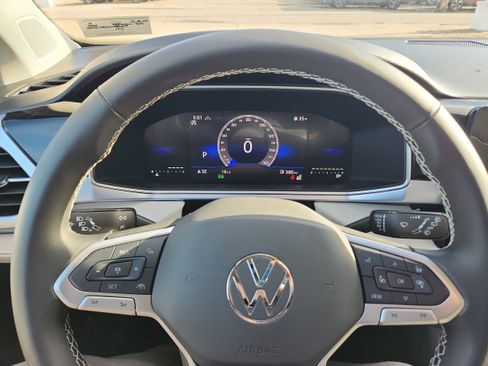 New 2026 Volkswagen Taos SE image 15