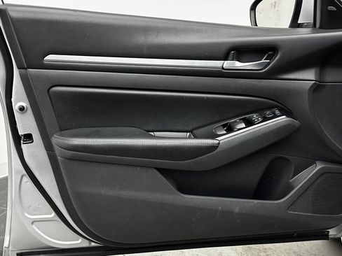 Used 2023 Nissan Altima 2.5 SV image 10