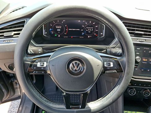 Used 2019 Volkswagen Tiguan SEL AWD/4WD image 16
