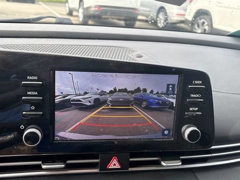 Used 2022 Hyundai Elantra SEL w/ Convenience Package FWD image 14