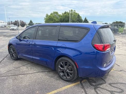Used 2020 Chrysler Pacifica Touring w/ S Appearance Package FWD image 5