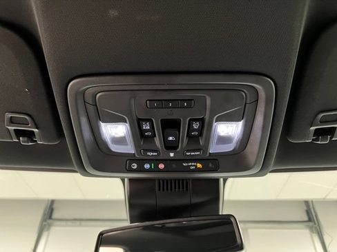Used 2023 Chevrolet Silverado 1500 High Country w/ High Country Premium Package AWD/4WD image 37