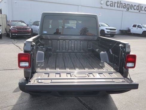 New 2025 Jeep Gladiator Sport image 21