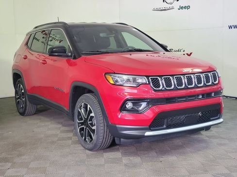 Used 2023 Jeep Compass Limited AWD/4WD image 2