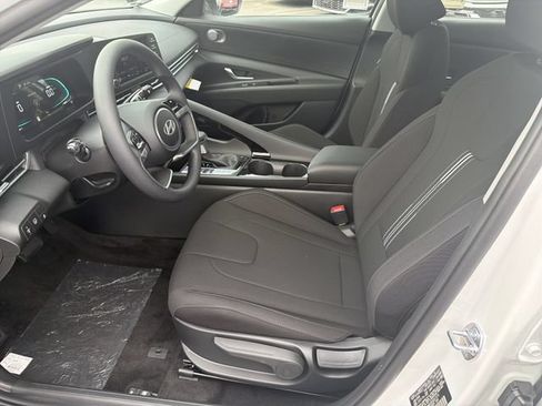 New 2026 Hyundai Elantra Hybrid FWD image 11