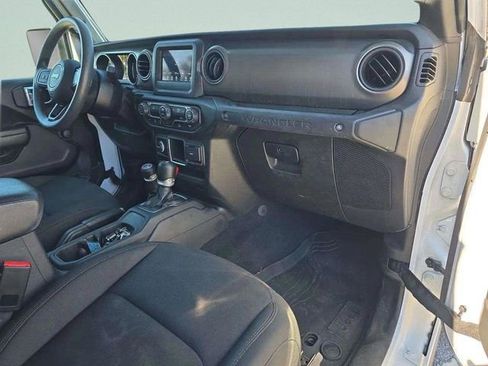 Certified 2022 Jeep Wrangler Sport AWD/4WD image 14