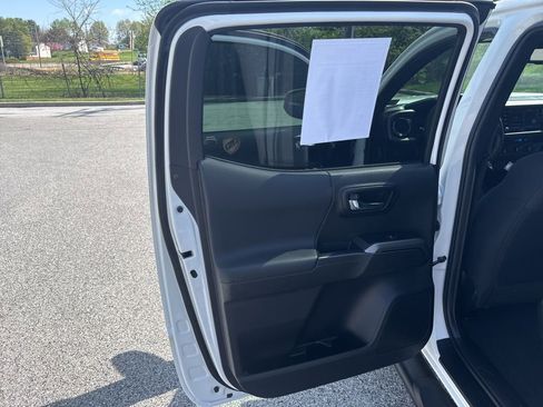 Used 2023 Toyota Tacoma TRD Off-Road w/ Technology Package image 26