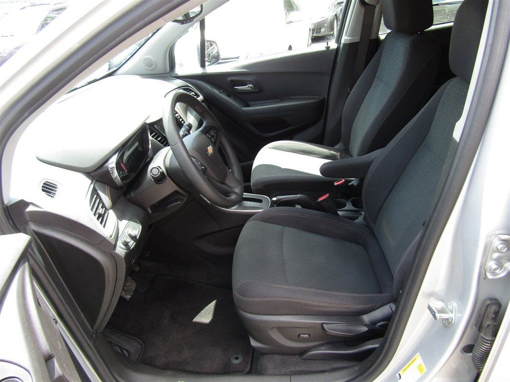 Used 2020 Chevrolet Trax LS w/ Tint and Cruise Package FWD image 13