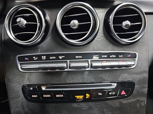 Used 2018 Mercedes-Benz GLC 300 4MATIC image 22