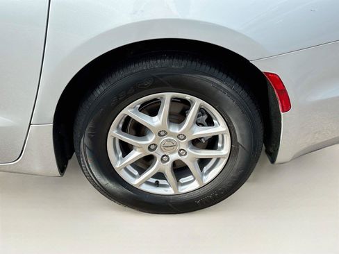 Used 2023 Chrysler Pacifica Touring-L FWD image 31