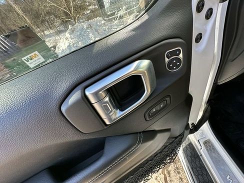 Used 2021 Jeep Wrangler Unlimited Sahara w/ LED Lighting Group AWD/4WD image 17