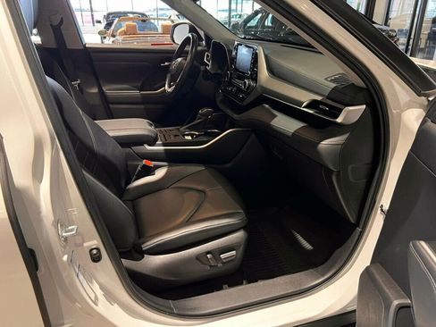 Used 2022 Toyota Highlander XLE image 31