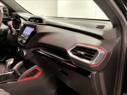 Used 2023 Chevrolet TrailBlazer RS w/ Sun and Liftgate Package image 19