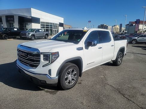 Certified 2025 GMC Sierra 1500 SLT image 3