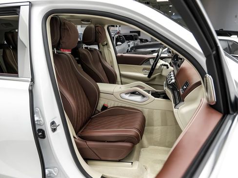 Used 2026 Mercedes-Benz Maybach GLS 600 4MATIC image 34