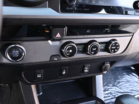 Used 2016 Toyota Tacoma TRD Sport image 20