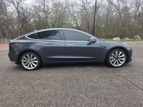 Used 2018 Tesla Model 3 Long Range image 3