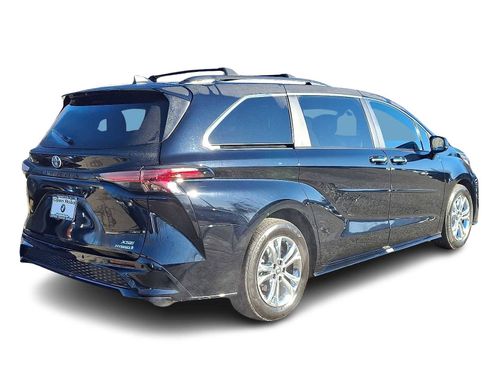 Used 2022 Toyota Sienna XSE w/ XSE Plus Package image 6