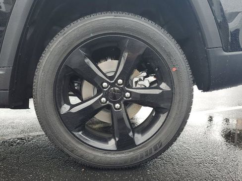 New 2025 Jeep Grand Cherokee Altitude image 6