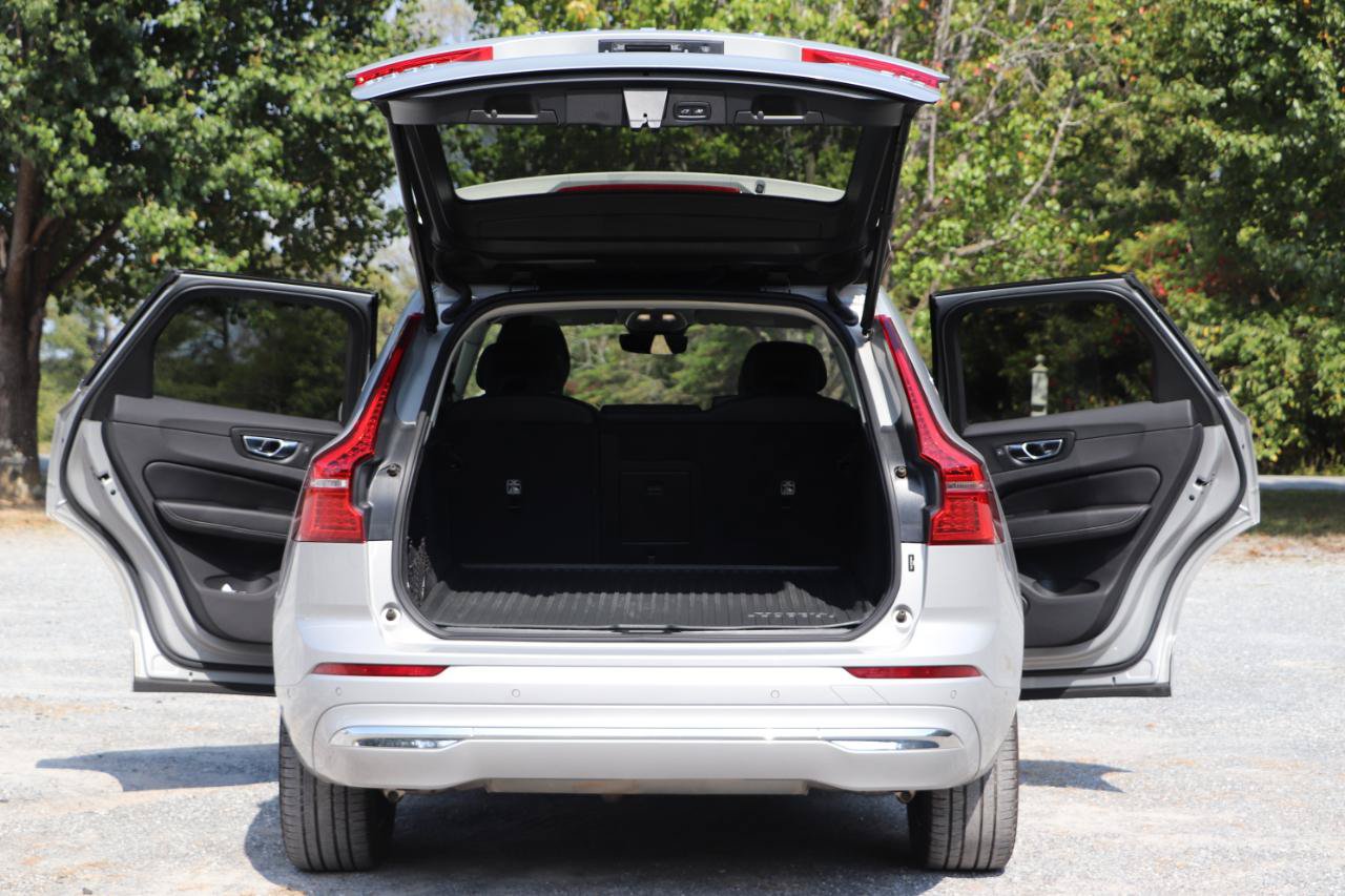 Used 2022 Volvo XC60 B5 Inscription w/ Advanced Package AWD/4WD image 5
