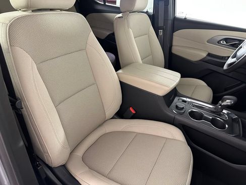 Used 2024 Chevrolet Traverse LS FWD image 32