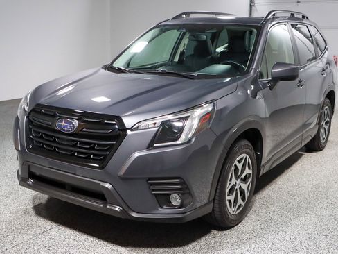 Used 2023 Subaru Forester Premium image 32