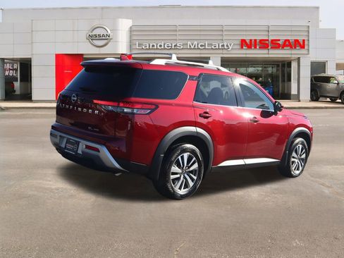 Used 2024 Nissan Pathfinder SL image 3