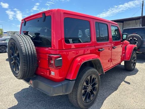 Used 2024 Jeep Wrangler Unlimited Sahara AWD/4WD image 5