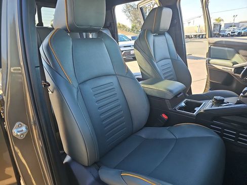 Used 2025 Toyota Tacoma Trailhunter image 10