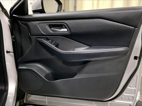 Used 2025 Nissan Rogue SV FWD image 23
