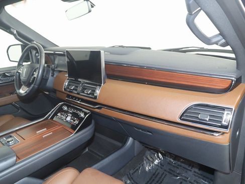 Used 2023 Lincoln Navigator Reserve image 46