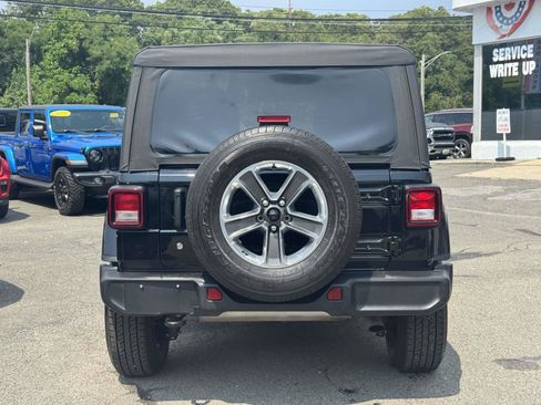 Used 2019 Jeep Wrangler Unlimited Sahara AWD/4WD image 7